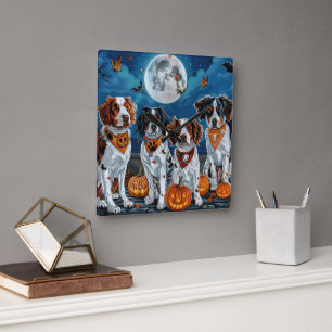 Horloge Carrée Brittany Spaniel Halloween Effrayant