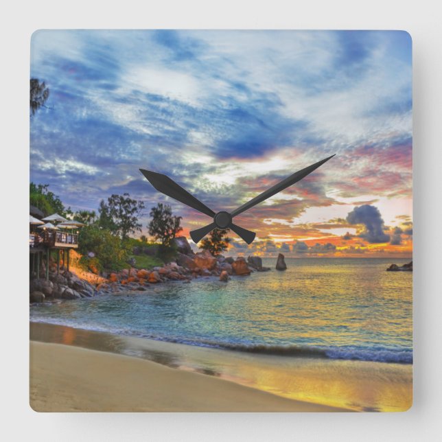 Horloge Carrée Café sur la plage tropicale au coucher du soleil (Recto)