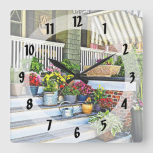 Horloge Carrée Cape May NJ - Fleurs et arrosoirs sur le porche