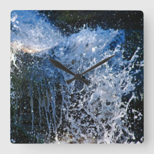 Horloge Carrée Cascade de manière rafraîchissante différente