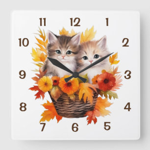 Horloge Carrée Chats mignons personnalisés en panier