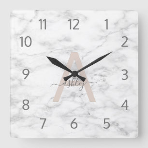 Horloge Carrée Chic Blush Pink White Marble Script Nom monogram