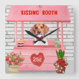 Horloge Carrée Chien beagle Valentine's Day Kissing Booth