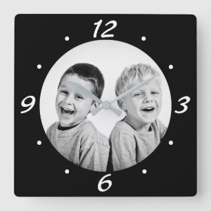 Horloge Carrée Collage photo moderne de la famille noire et blanc