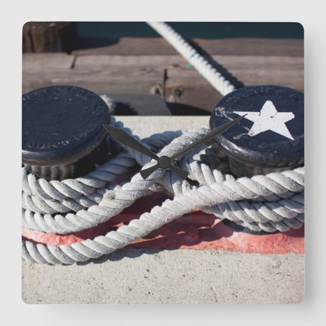 Horloge Carrée Corde attachée à deux bornes (Recto)