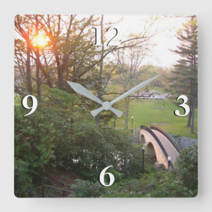 Horloge Carrée Coucher de soleil sur Rainbow Bridge à Grove City
