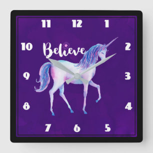 Horloge Carrée Croyez avec Unicorn dans les aquarelles pastel