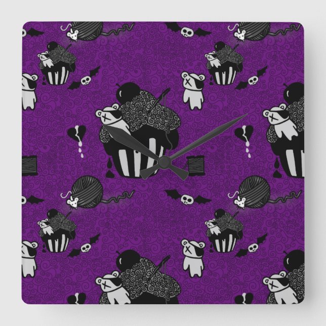Horloge Carrée Cupcakes crâne motif doodle gothique violet (Recto)