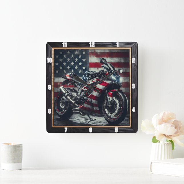 Horloge Carrée Drapeau américain de moto patriotique (Maison)