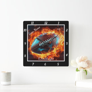 Horloge Carrée Équipe de sport de football enflammé
