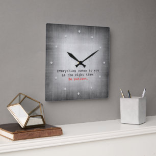 Horloge Carrée Everything comes to you... sur Gray Texture