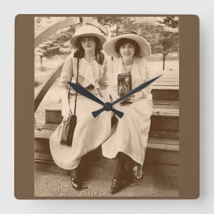 Horloge Carrée filles de caméra d'environ 1910