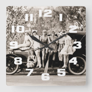 Horloge Carrée Filles de Mack Sennett baignant le cru de la Reine