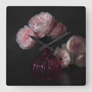 Horloge Carrée Fleurs   Pale Pink Peonies dans Vase