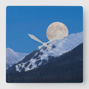 Horloge Carrée Full Moon Over Alyeska Ski Resort, Alaska