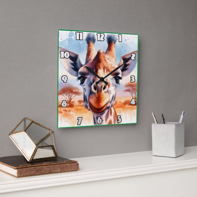 Horloge Carrée Girafe majestueuse contemplant la savane africaine (Bureau)