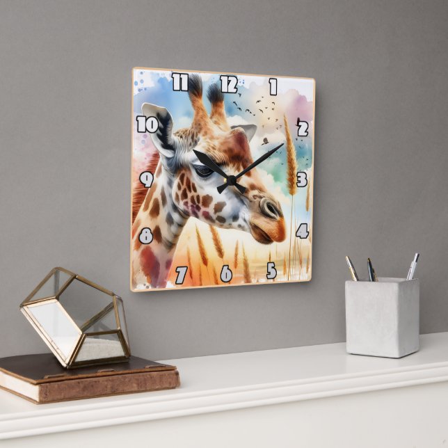 Horloge Carrée girafe majestueuse contemplant la savane africaine (Bureau)