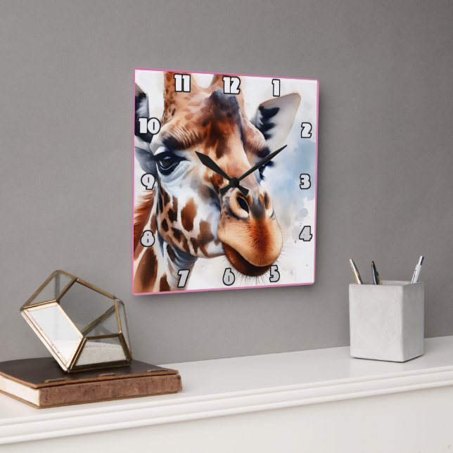 Horloge Carrée Giraffe parcourant la savane africaine (Bureau)