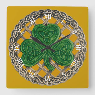 Horloge Carrée Gold Shamrock and Celtic Knots Roman Numeral Clock