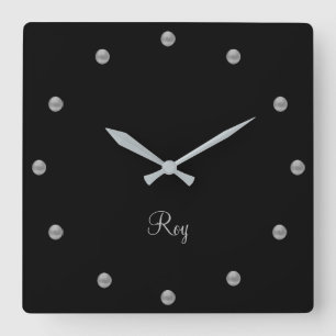 Horloge Carrée Gris argent élégant sur fond noir