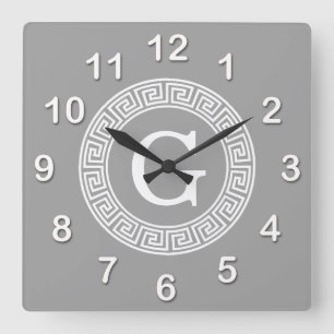 Horloge Carrée Gris foncé blanc clé grecque cadre Rnd initial Mon