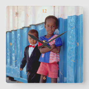 Horloge Carrée Habillé À Zanzibar.