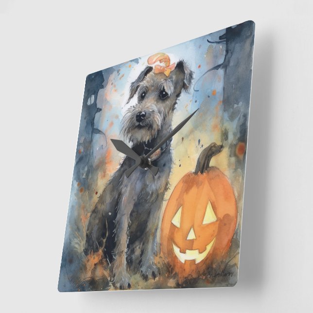 Horloge Carrée Halloween Chesapeake Bay Terrier Avec Citrouilles (Angle)