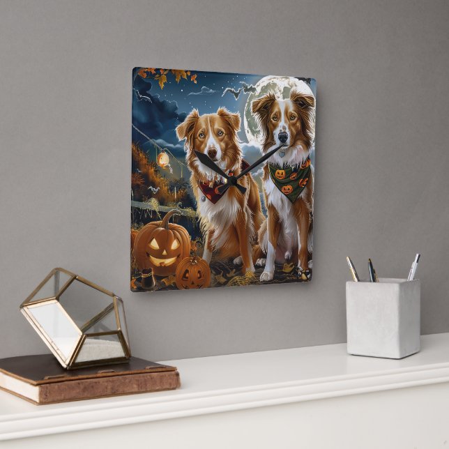 Horloge Carrée Halloween Éffrayant en Nouvelle-Écosse (Bureau)