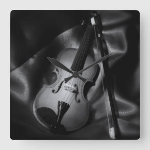 Horloge Carrée Image en noir et blanc d'un violon nature morte