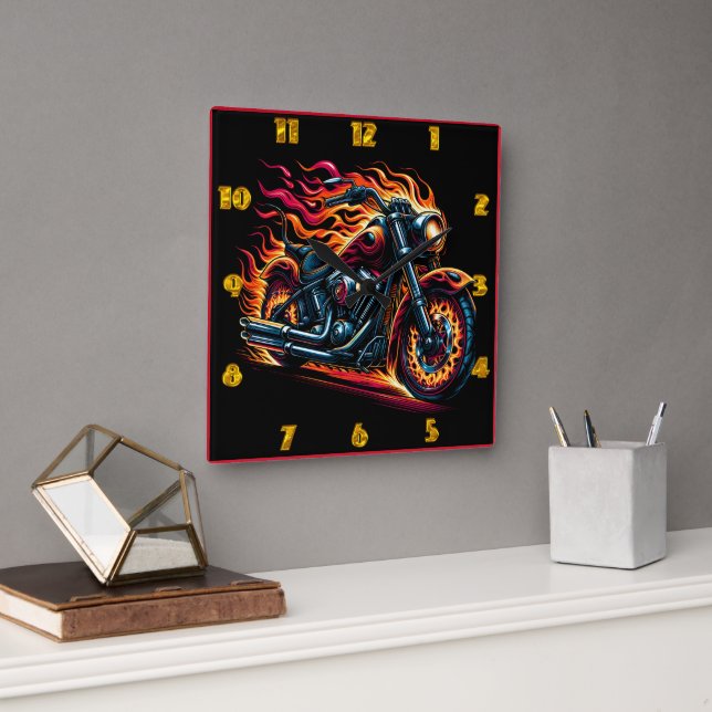 Horloge Carrée La motocyclette s'élance sur une route sombre (Bureau)