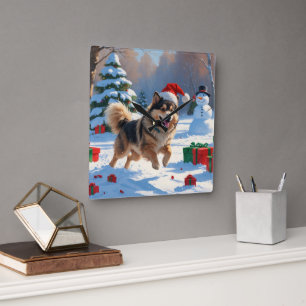 Horloge Carrée Lapphund finnois courant dans la neige avec un cha