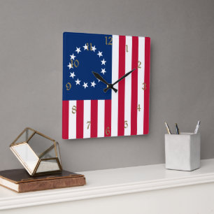 Horloge Carrée Le Cercle des étoiles, drapeau américain par Betsy