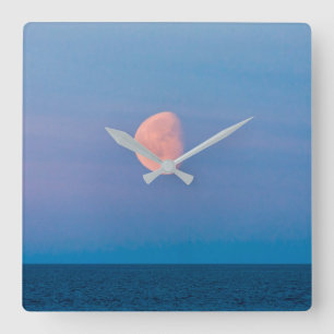 Horloge Carrée Lune au-dessus de la mer de Béring   Russie Extrêm