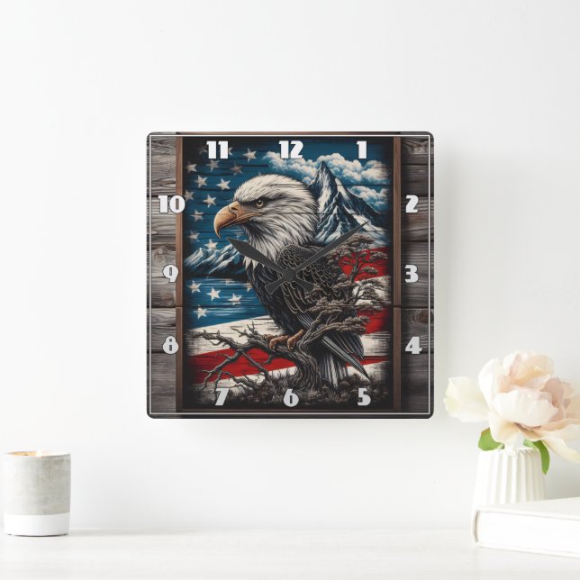 Horloge Carrée Majestic Eagle contre l'Arrière - plan du drapeau  (Maison)