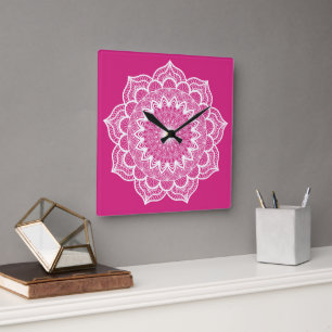 Horloge Carrée Mandala blanc sur fond rose petit