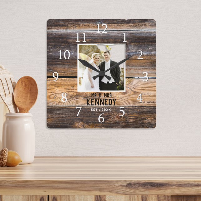 Horloge Carrée Mariage photo Rustic Wood Couple Anniversaire (Rustic Wood Couple Photo Wedding Anniversary Square Wall Clock)