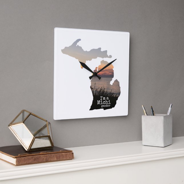 Horloge Carrée Michigander Silhouette d'État avec typographie (Bureau)