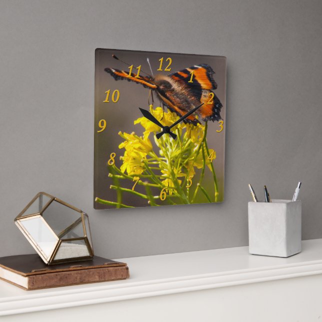 Horloge Carrée Milbert's Tortoiseshell Butterfly Close Up Photo (Bureau)