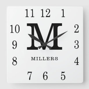 Horloge Carrée Monogramme de nom de famille minimaliste noir et b
