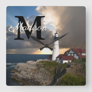 Horloge Carrée Monogramme phare de Portland Head Maine Photo Nom