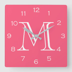 Horloge Carrée Monogrammes blancs sur wccn rose