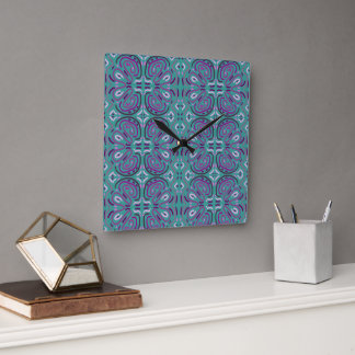 Horloge Carrée Motif floral violet féminin sur turquoise