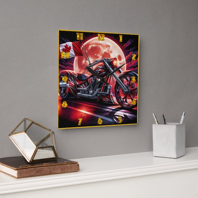 Horloge Carrée Moto canadienne sous un clair de lune (Bureau)
