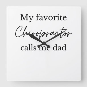 Horloge Carrée My favorite chiropractor calls me dad father's day
