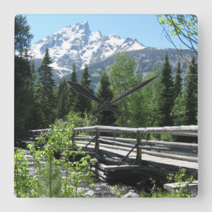 Horloge Carrée Neige de printemps sur les Grands Tetons avec un p