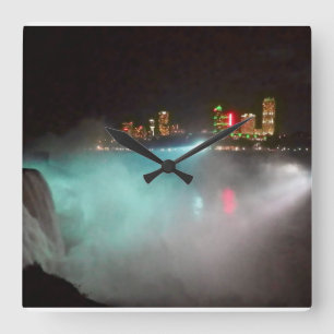 Horloge Carrée Niagara la nuit