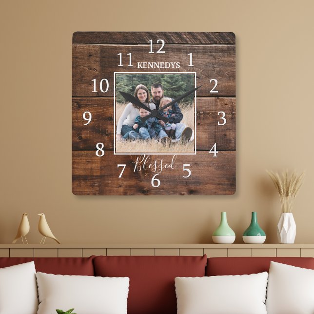 Horloge Carrée Nom de famille Photo Rustic Wood (Unique family name photo clock  )