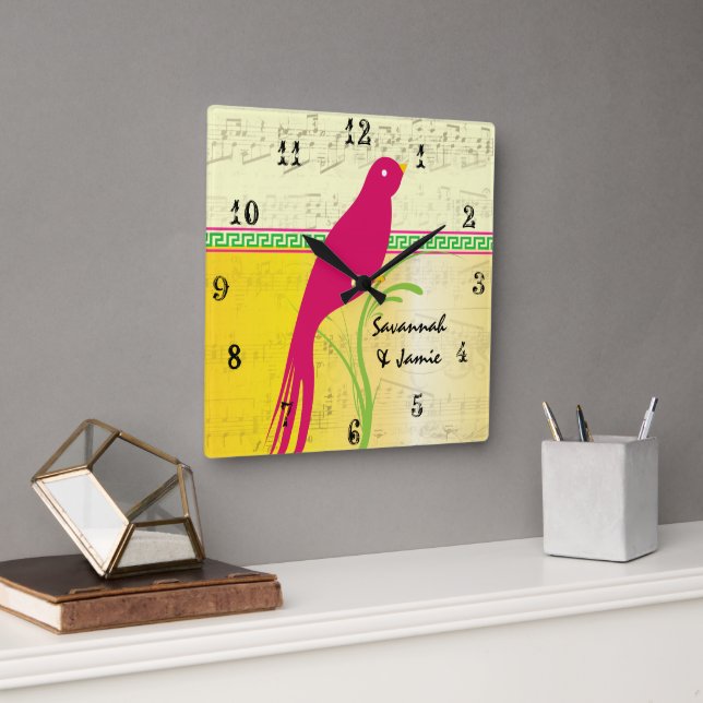 Horloge Carrée Oiseau mignon personnalisé jaune rose et vert (Bureau)