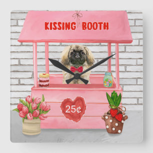 Horloge Carrée pekingese Chien Valentine's Day Kissing Booth