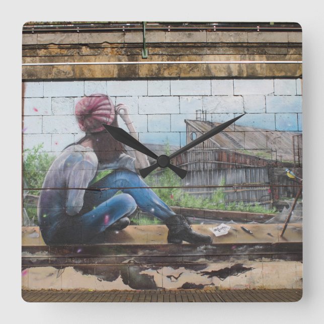 Horloge Carrée Perdu Dans Les Réflexions Sur Les Graffitis D'Enfa (Recto)